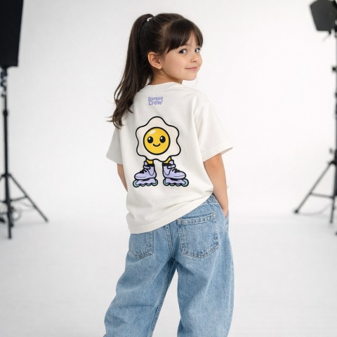 Kids T-Shirt “Egg on Skates” – Bumpie Crew (white)