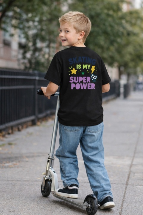 Kids’ T-shirt Skating Is My Super Power – streetwear kids (black)