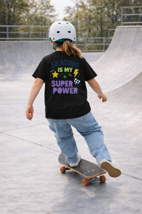 Kids’ T-shirt Skating Is My Super Power – streetwear kids (black)